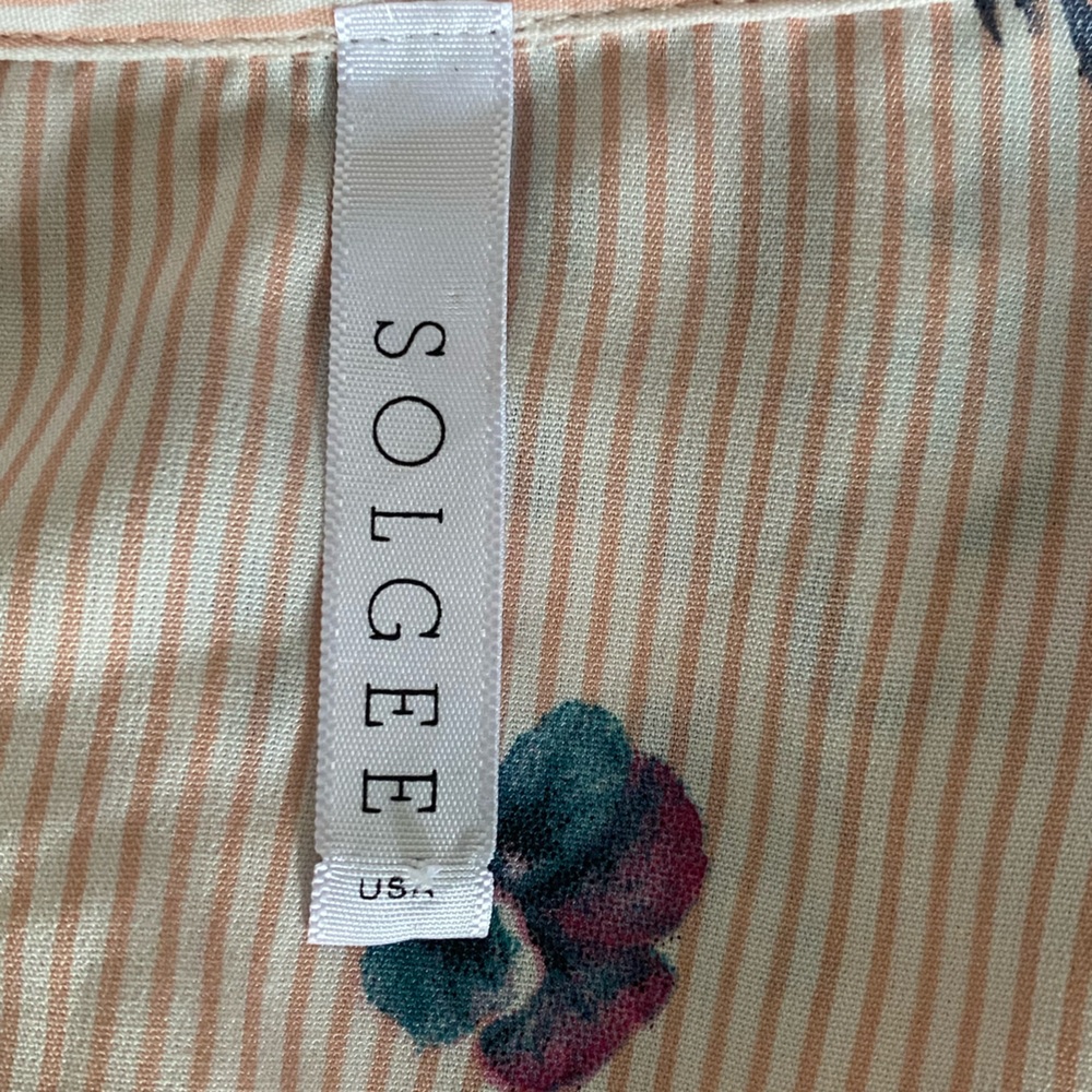 Ladies SOLGEE M Floral Dress
No size tag
Check the measurements for sure fit - Picture 3 of 6